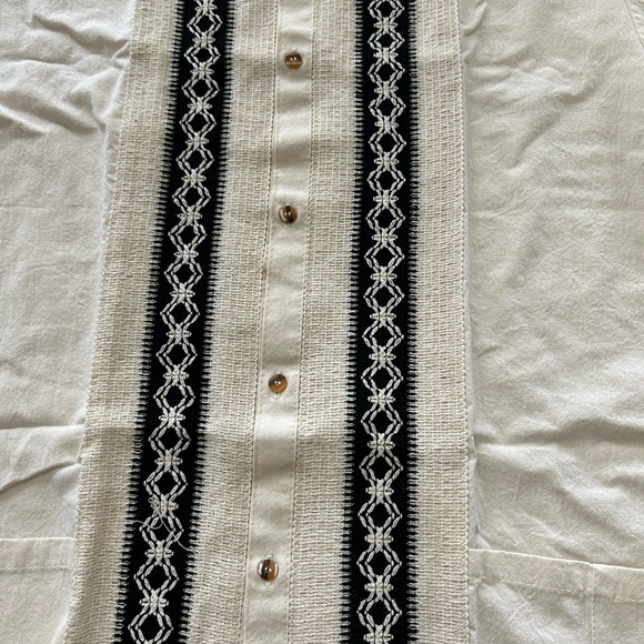 Men's Cream and Black Guayabera Shirt Size M - Picture 6 of 12